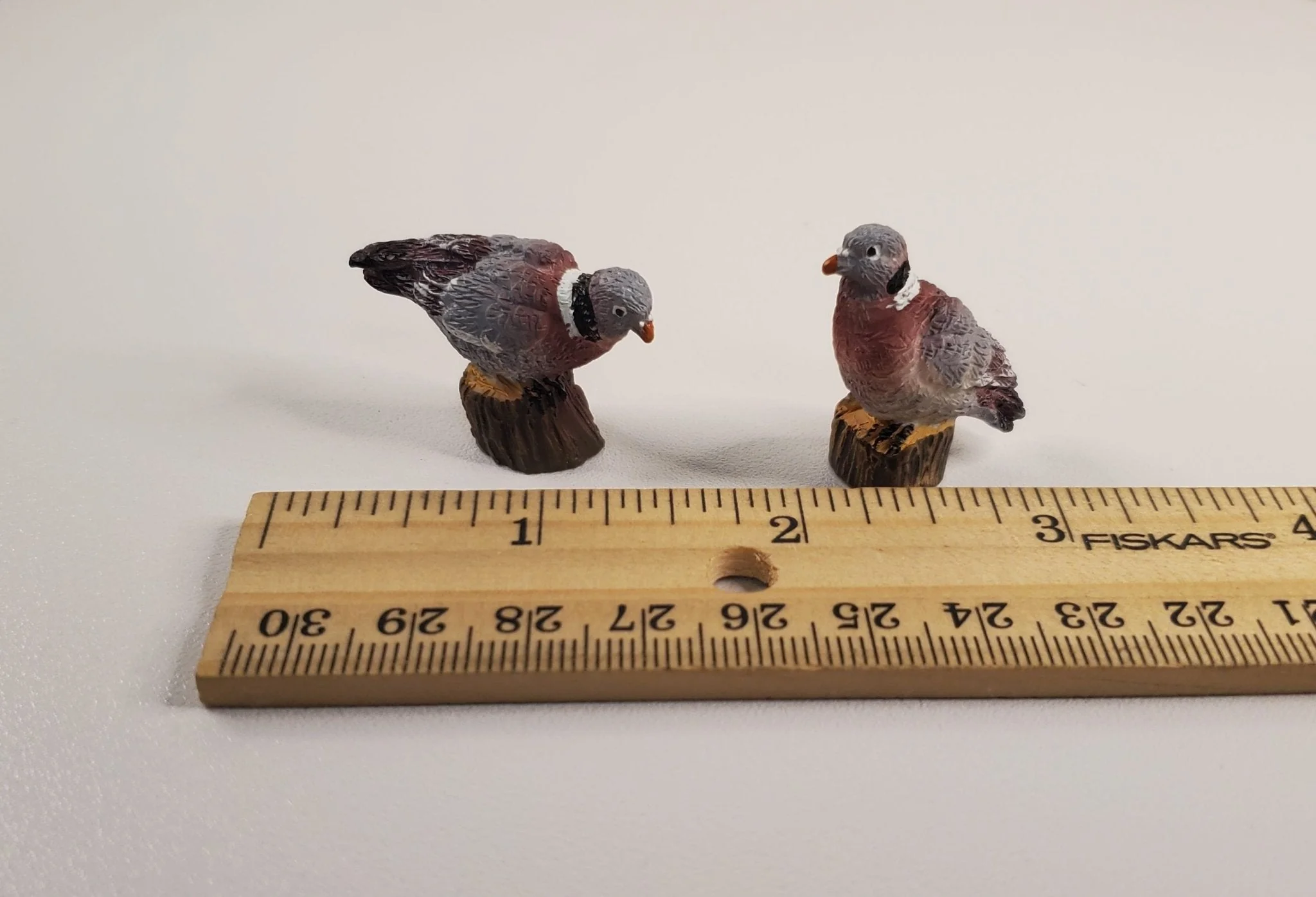 Miniature Pigeons Birds Set of 2 Diorama Props Cast Resin 1 3/16" tall - Image 4
