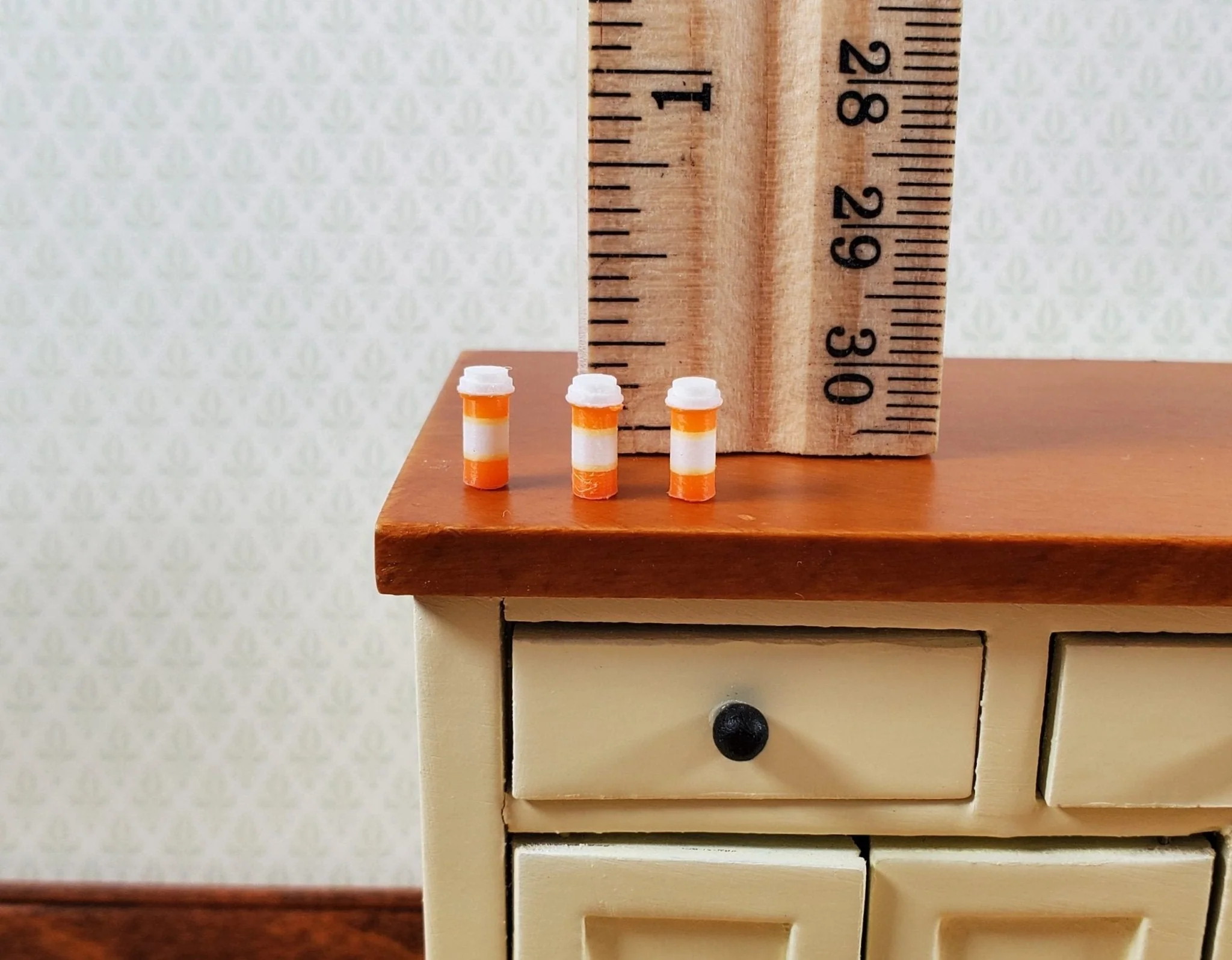 Miniature Prescription Pill Bottles x3 Tiny Modern Style 1:12 Scale Dollhouse - Image 3
