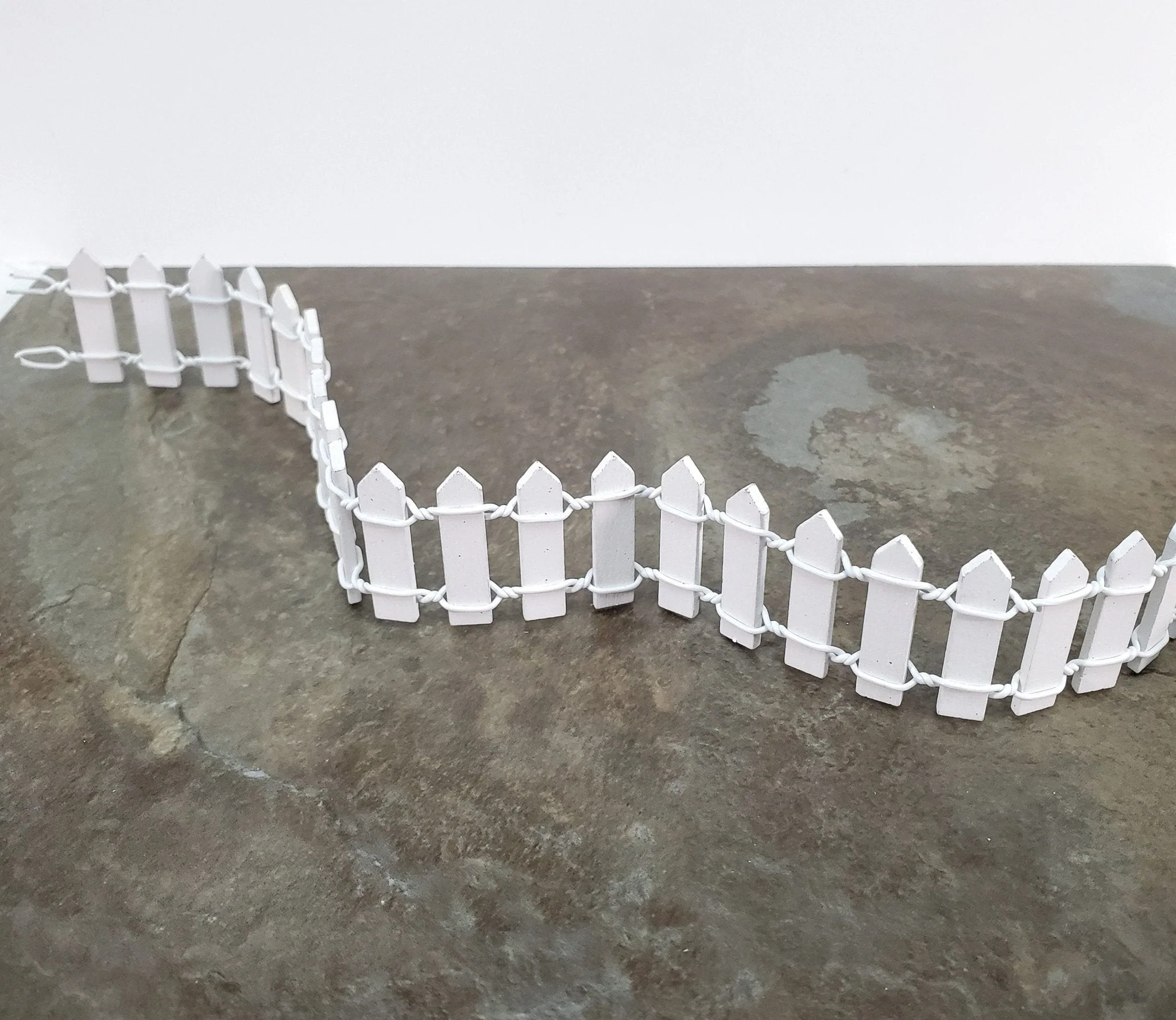 Miniature Small Fencing White Picket Fence Wood & Metal 100 cm x 3 cm tall Bendable - Image 5