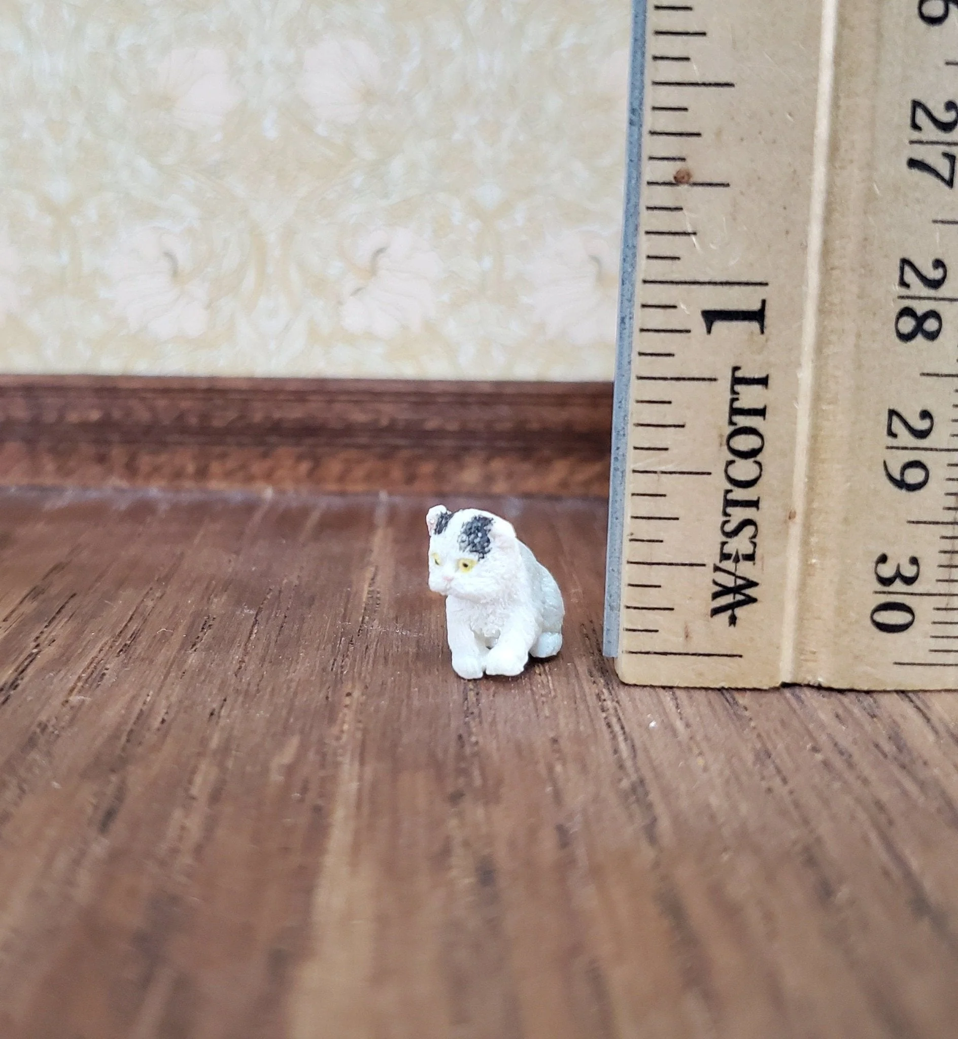 Miniature Tiny Kitten White Persian with Black Sitting 1:24 Scale Animals Cats A4161BW - Image 4