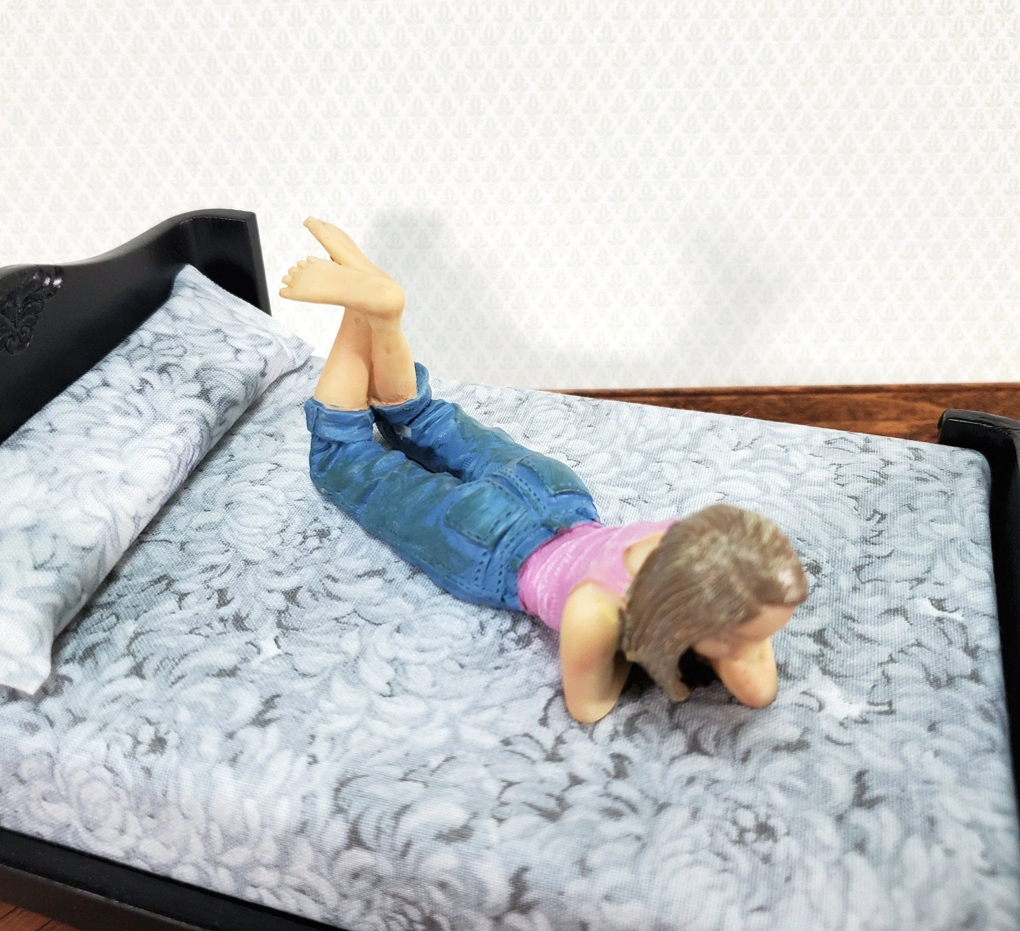 Modern Dollhouse Doll Teenager Teen Girl Daughter Resin Laying Down 1:12 Scale Family - Image 2