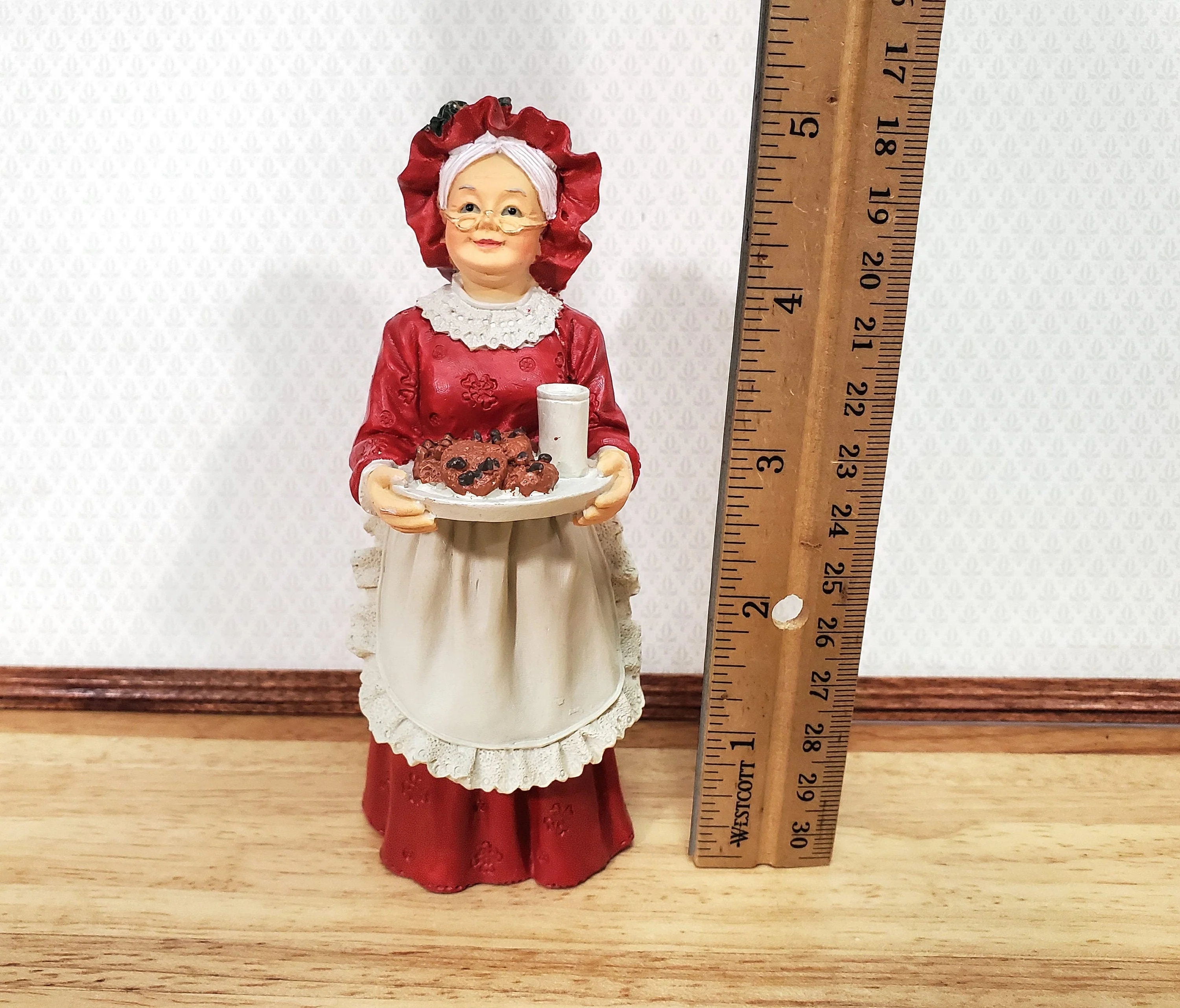 Mrs Claus Resin Figure 1:12 Scale Miniature by Houseworks Christmas Santa Houses - Image 2
