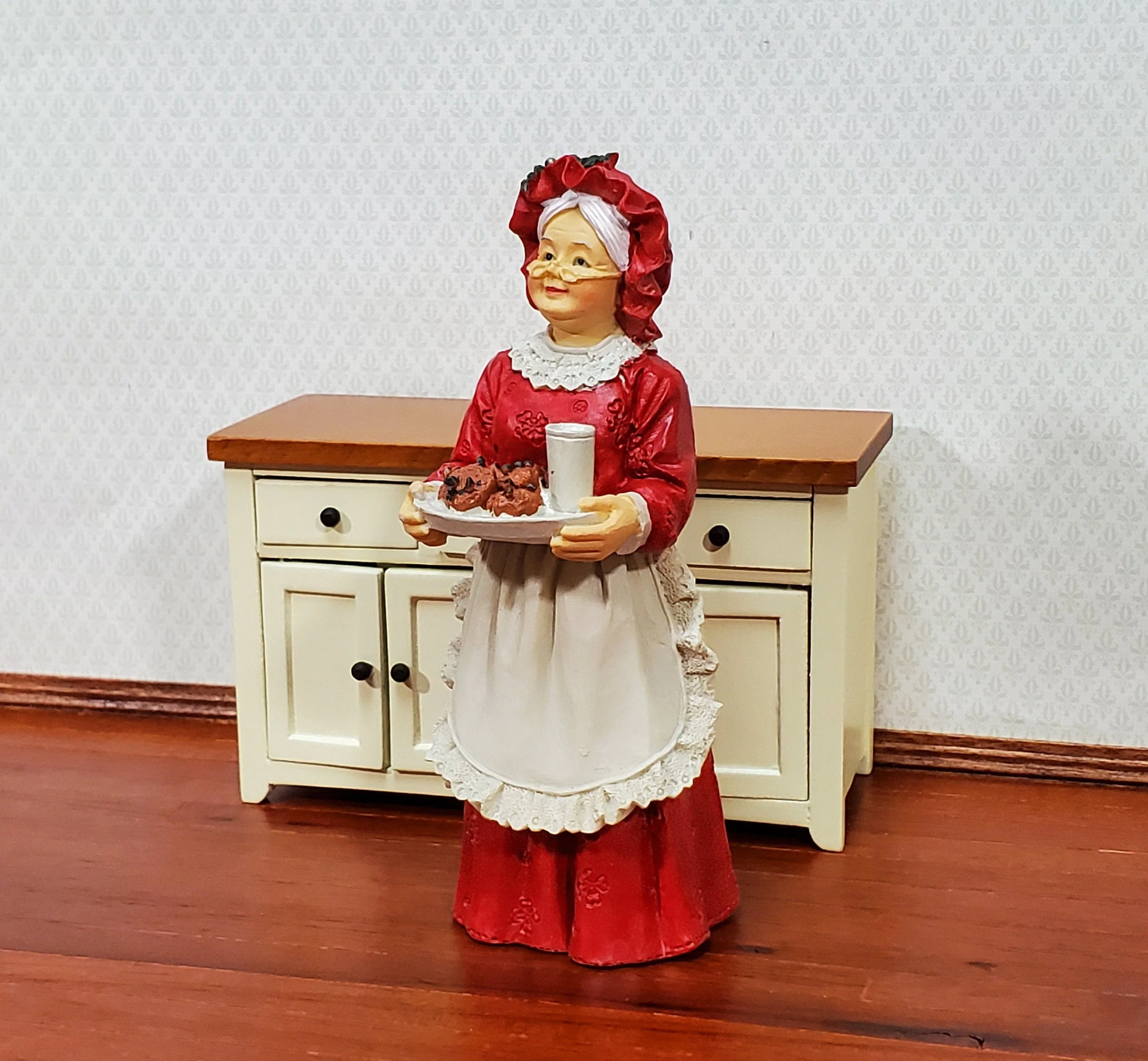 Mrs Claus Resin Figure 1:12 Scale Miniature by Houseworks Christmas Santa Houses - Image 4